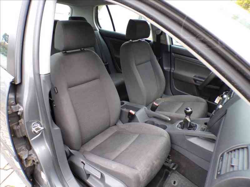 VW Golf 1,4 i TAŽ.ZAŘ.,KLIMA-hned odjíždíte - foto 13