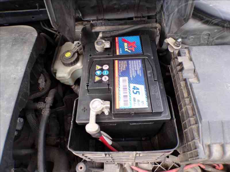 VW Golf 1,4 i TAŽ.ZAŘ.,KLIMA-hned odjíždíte - foto 16