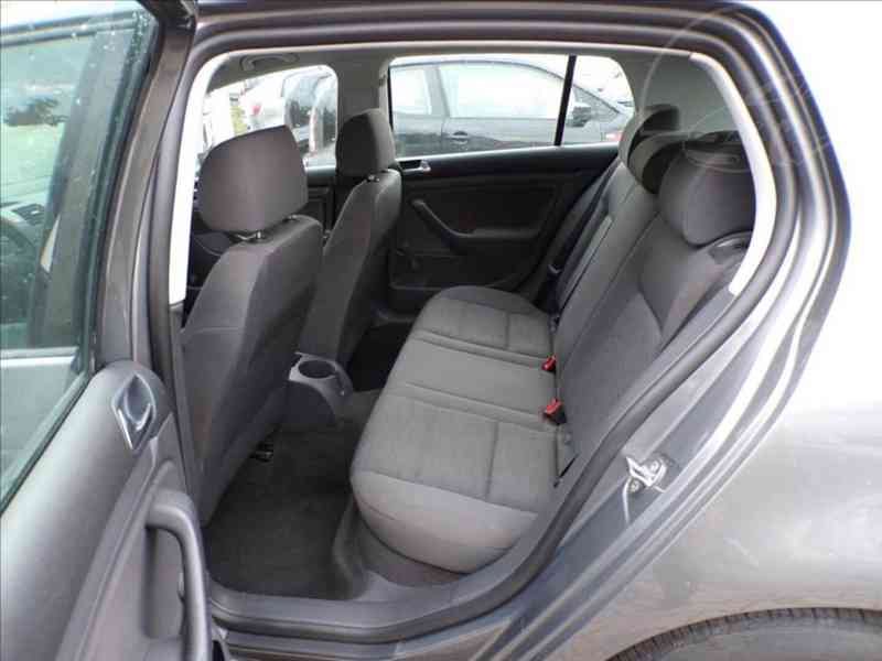 VW Golf 1,4 i TAŽ.ZAŘ.,KLIMA-hned odjíždíte - foto 9