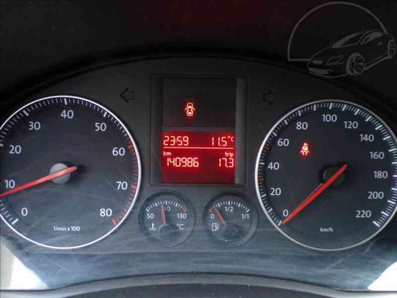 VW Golf 1,4 i TAŽ.ZAŘ.,KLIMA-hned odjíždíte - foto 6