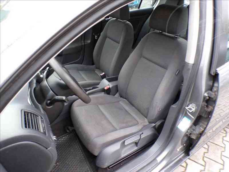 VW Golf 1,4 i TAŽ.ZAŘ.,KLIMA-hned odjíždíte - foto 8