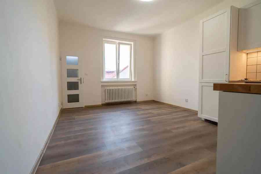 Pronájem bytu 2+1 72 m² - foto 10