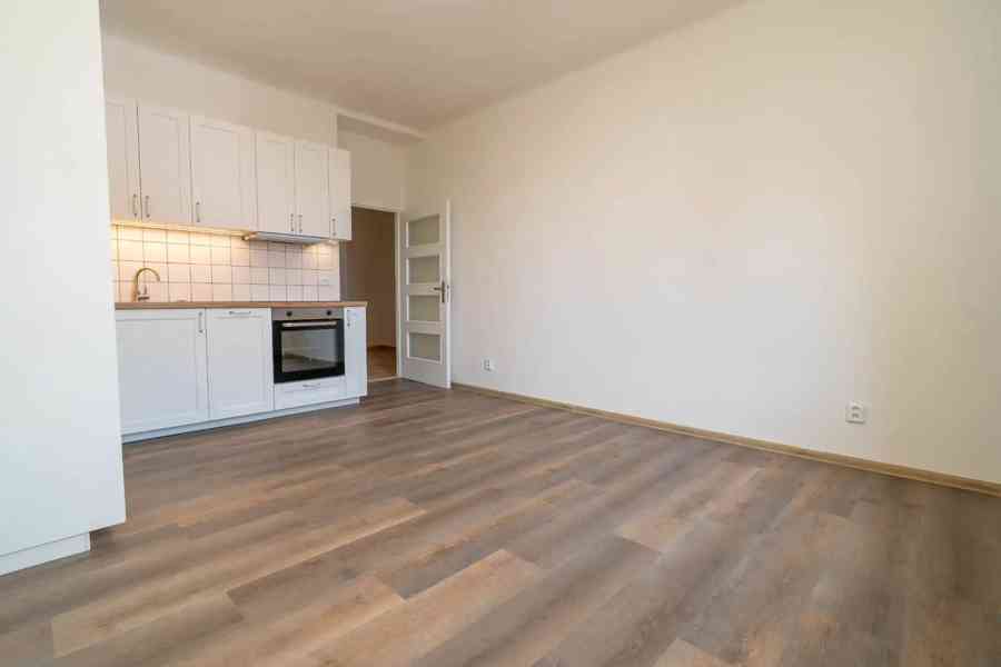 Pronájem bytu 2+1 72 m² - foto 8