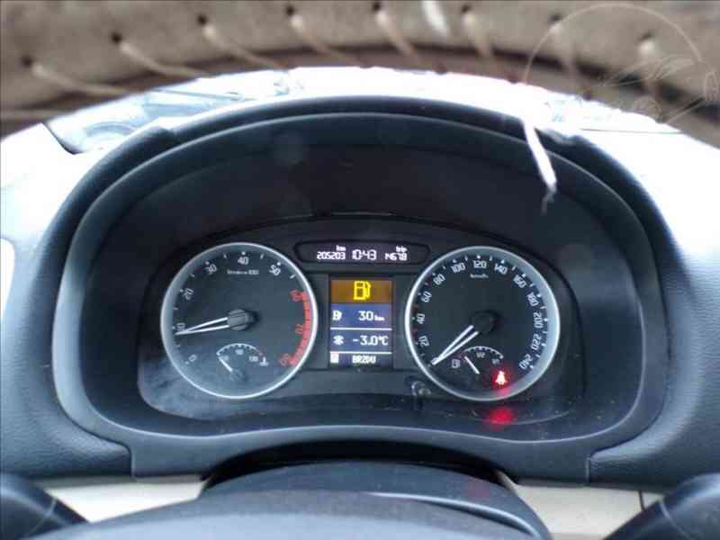 Škoda Fabia 1,6 16V AUTOMAT - foto 6