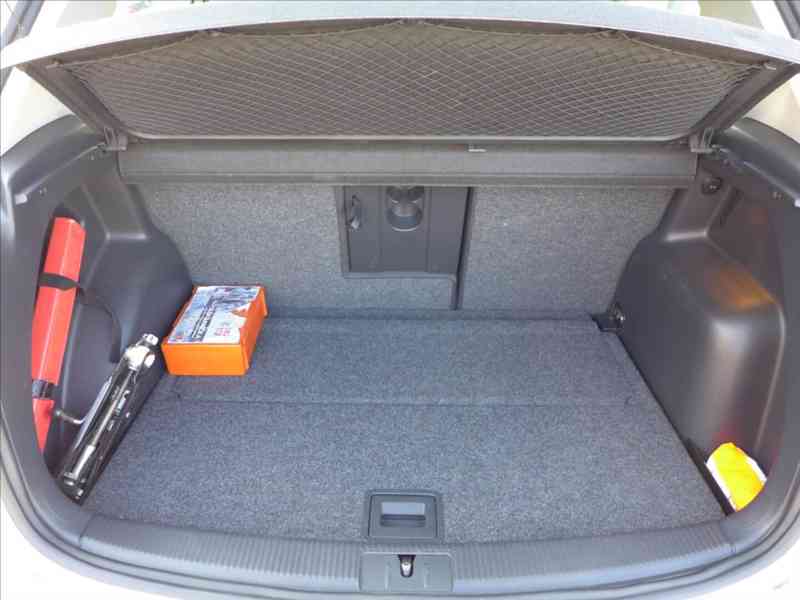 Volkswagen Golf Plus 1,6 TDi HIGHLINE, 1.MAJITEL - foto 8