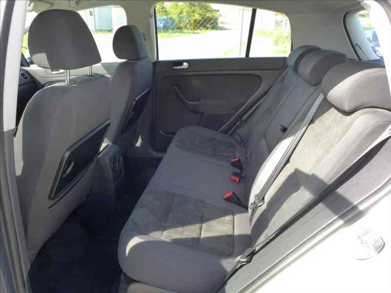 Volkswagen Golf Plus 1,6 TDi HIGHLINE, 1.MAJITEL - foto 6