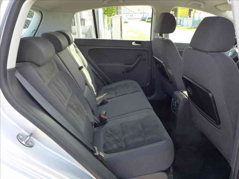 Volkswagen Golf Plus 1,6 TDi HIGHLINE, 1.MAJITEL - foto 9