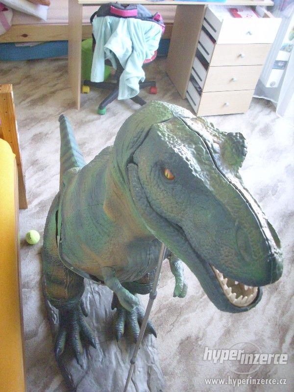 Tyrranosaurus Rex s kompletní sbírkou časopisu Dinosauři - foto 3