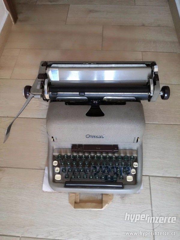 Nabídka psacího stroje Consul - foto 1