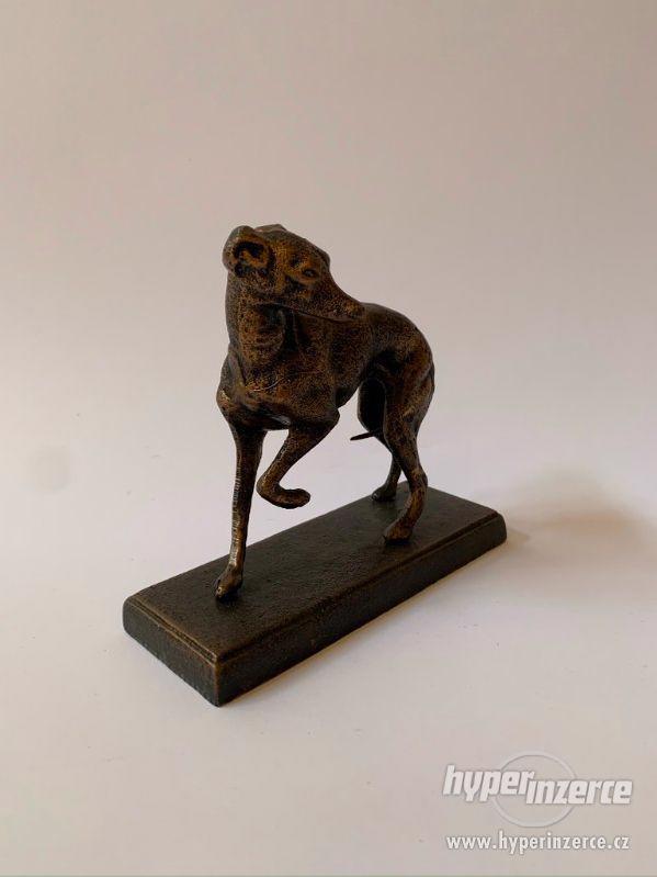 Whippet - kovová socha psa - foto 4