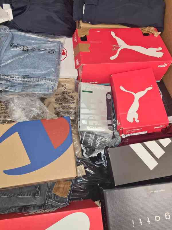 Paleta se značkovými botami a oblečením  - foto 6