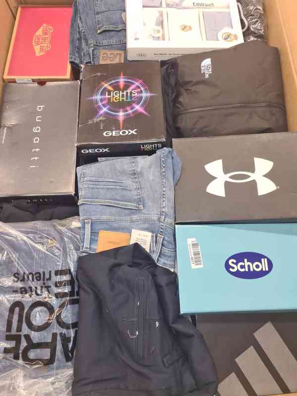 Paleta se značkovými botami a oblečením  - foto 4