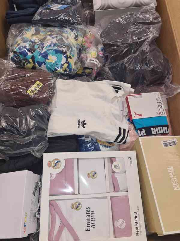 Paleta se značkovými botami a oblečením  - foto 5