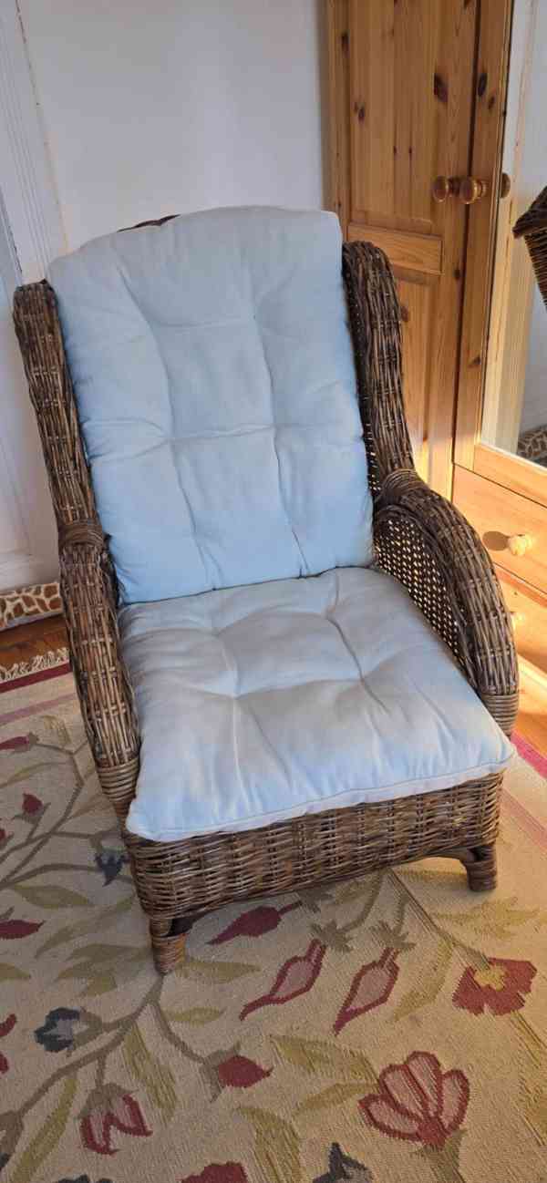 PROUTĚNÉ KŘESLO S POLSTROVÁNÍM - foto 2