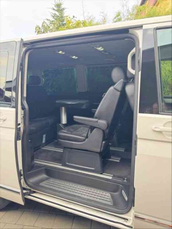 Volkswagen Multivan 2,0   Highline 2016 - foto 10