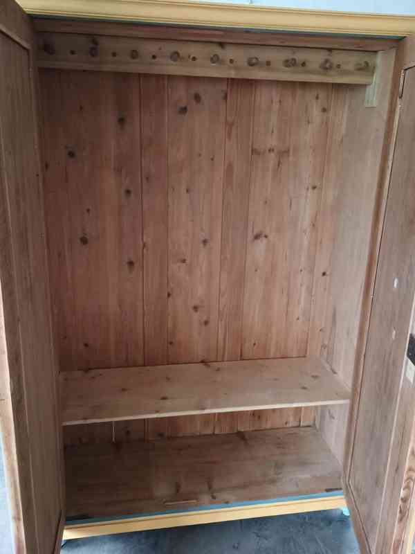 malovaná skříň po renovaci - foto 5