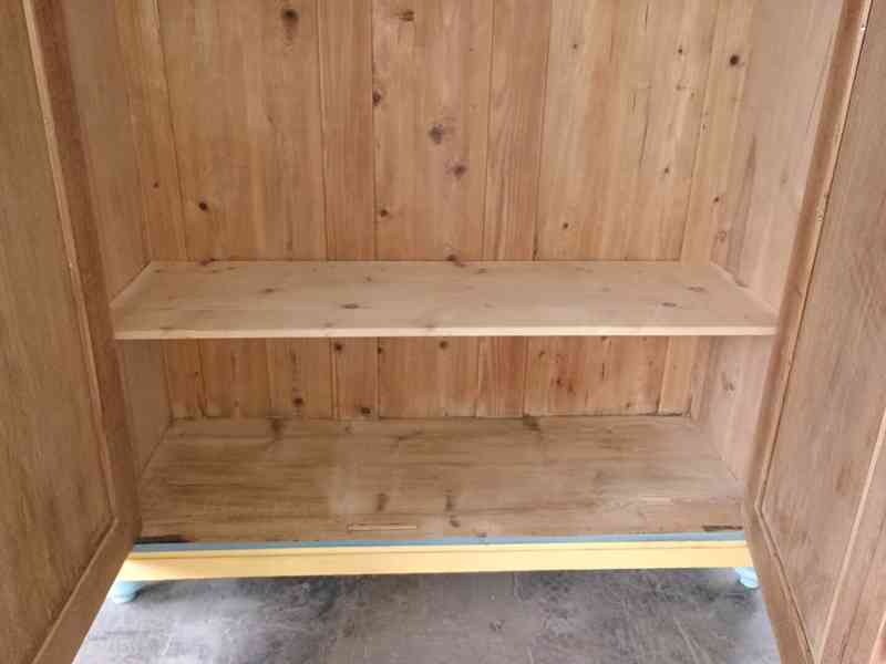 malovaná skříň po renovaci - foto 4