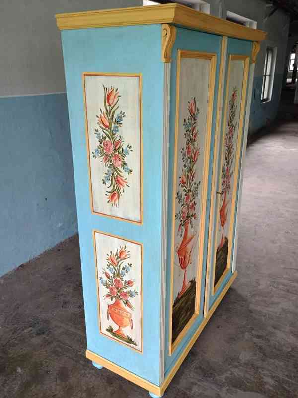 malovaná skříň po renovaci - foto 3