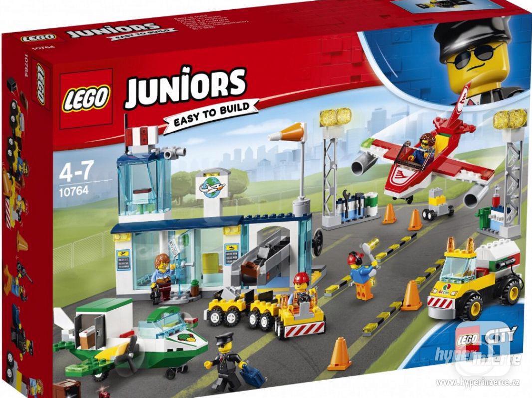 LEGO Juniors 10764 Hlavní městské letiště - nerozbalené  - foto 1