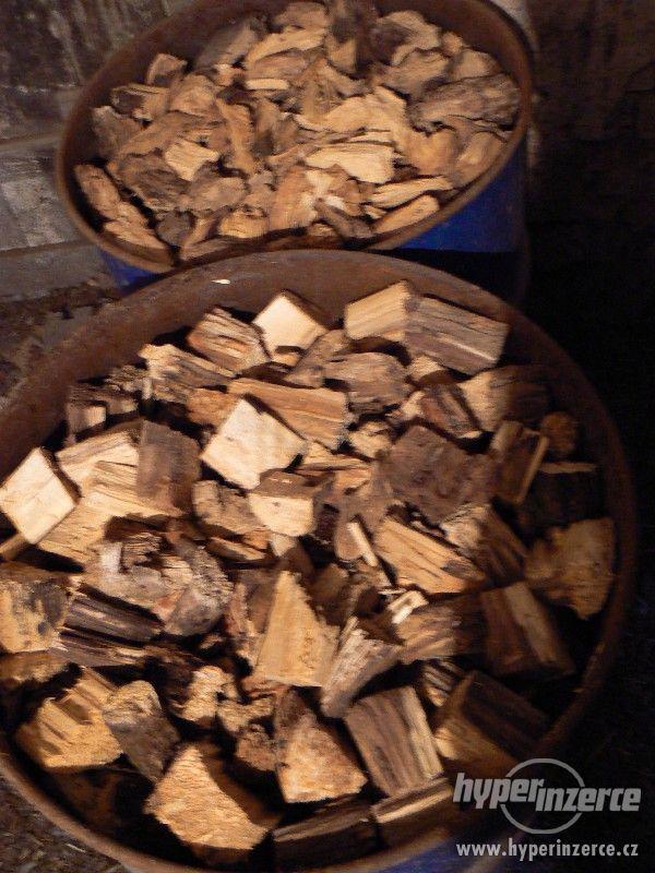 Palivo Trout Dřevo do kuřačky pro včely nařezané, naštípané.