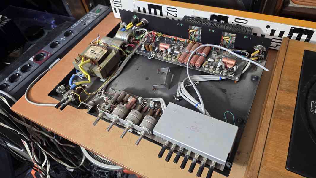 Tesla NZC 431 gramofon NEKOMPLETNÍ, ZESILOVAČ FUNKČNÍ - foto 4