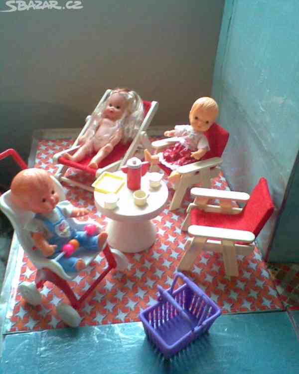 Retro zařízený domeček byteček s panenkami - foto 11