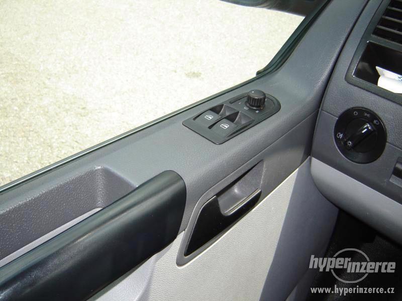 VW TRANSPORTER T5 1,9 TDI , KLIMA ,9 míst - foto 17