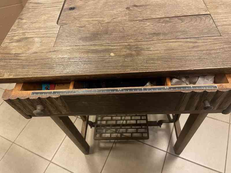 Starý šicí stroj Mundlos Victoria 88G  - foto 2