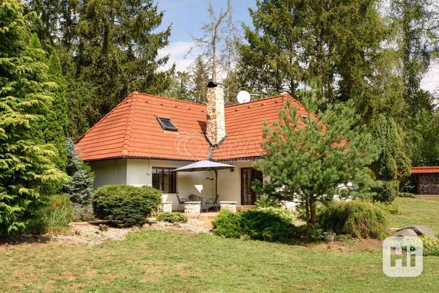 Prodej luxusní chaty 4+kk 108 m2 se zahradou 1758 m2 Lhotka - Svinaře - foto 28