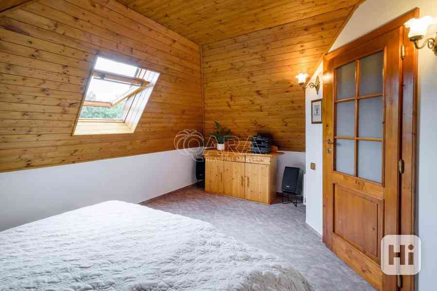 Prodej luxusní chaty 4+kk 108 m2 se zahradou 1758 m2 Lhotka - Svinaře - foto 11