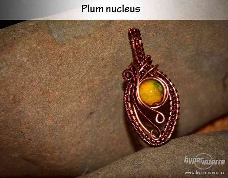 Šperk - Plum nucleus - foto 1