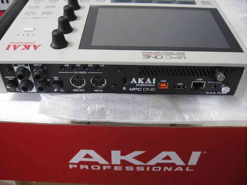 Akai MPC One RETRO – plně funkční, záruka 12 měsíců - foto 2