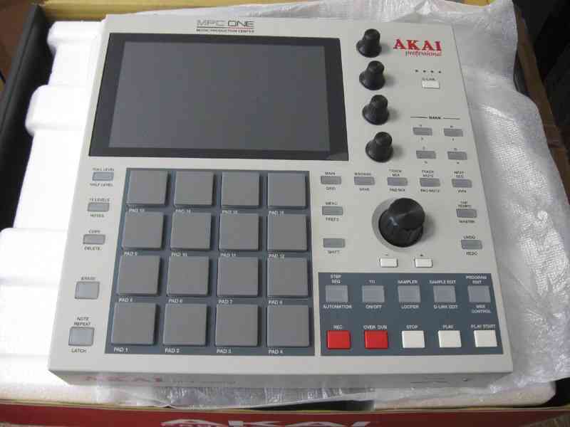 Akai MPC One RETRO – plně funkční, záruka 12 měsíců - foto 1