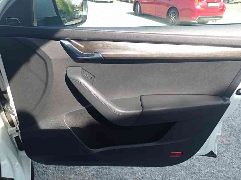 Škoda Octavia Scout 2.0 TDI 135kW/4x4/Tažné - foto 23