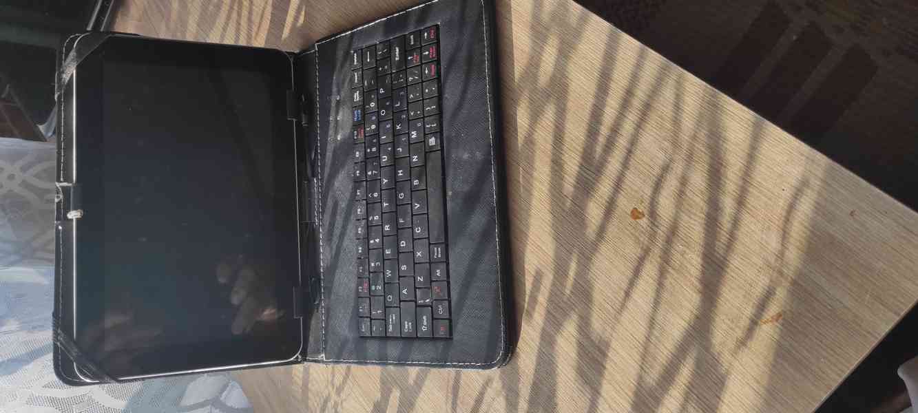 tablet iGET + klávesnice - foto 1