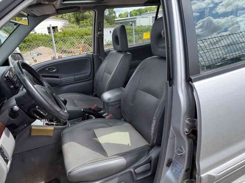 Suzuki Grand Vitara 2.7 V6 Comfort+ benzín 135kw - foto 9