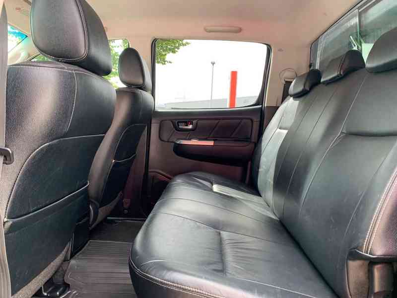 Toyota Hilux 3,0d Double Cab Executive Aut. 126kw - foto 8