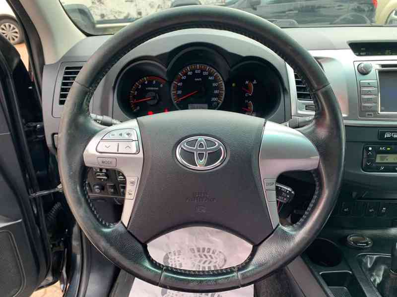 Toyota Hilux 3,0d Double Cab Executive Aut. 126kw - foto 21