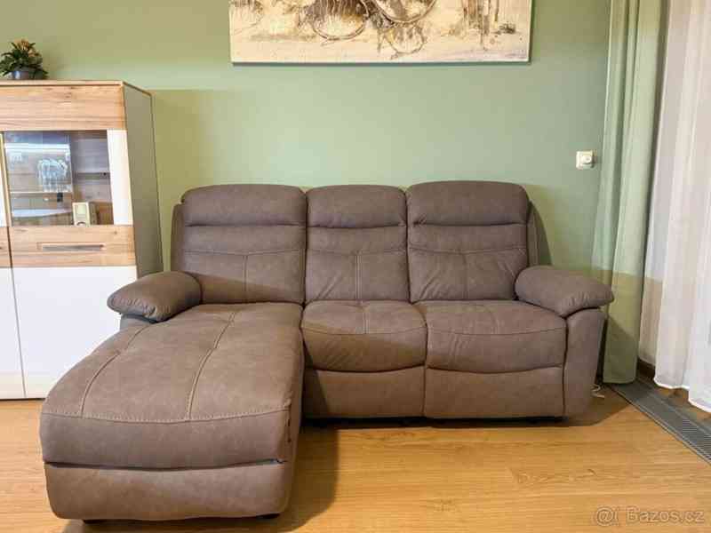 Prodám moderní šedá šedou pohovku – ve skvělém stavu - foto 2