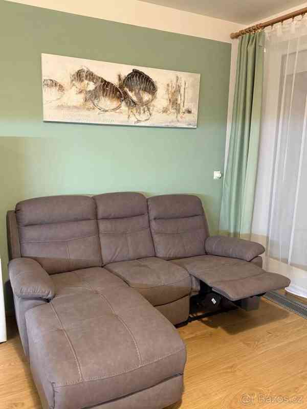 Prodám moderní šedá šedou pohovku – ve skvělém stavu