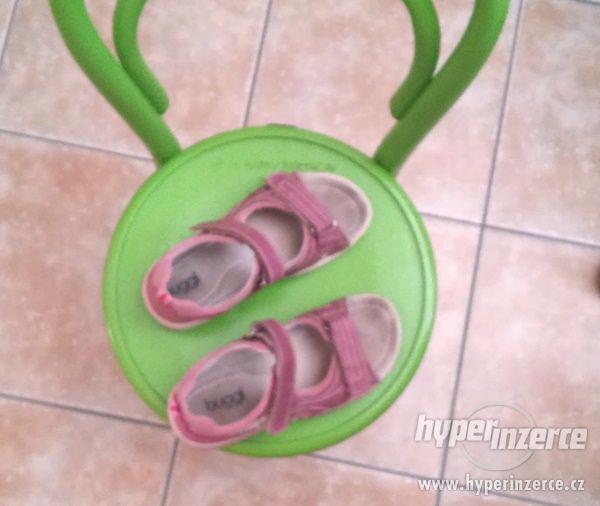 Sandále, letní boty, sandálky - foto 1