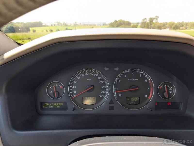 Volvo XC70 2,5 - foto 16