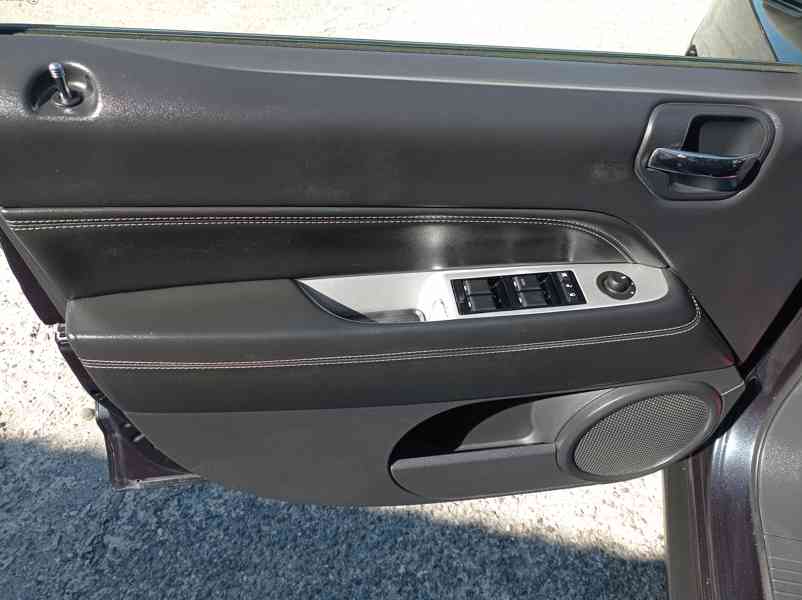 Jeep Compass 2.2 CRD/4x4/Výhřev/Navi/1Maj - foto 10