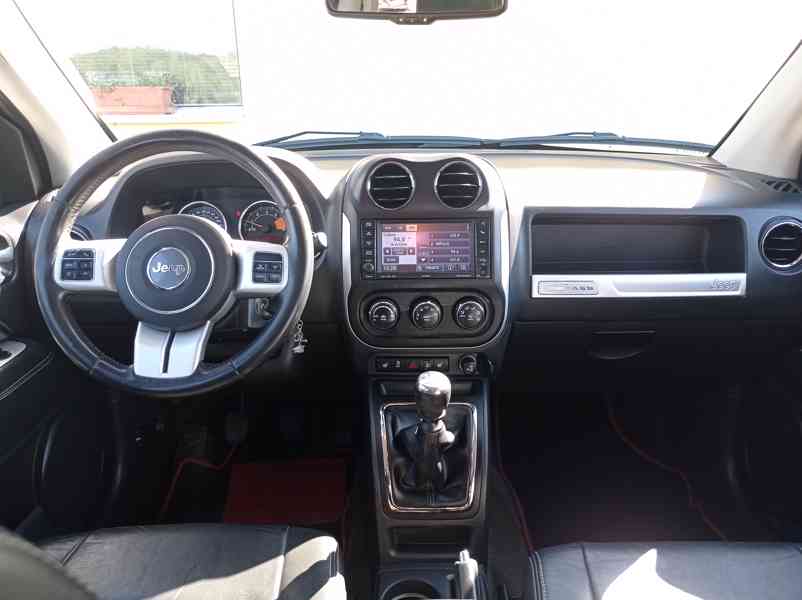 Jeep Compass 2.2 CRD/4x4/Výhřev/Navi/1Maj - foto 23