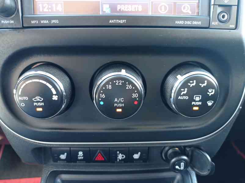Jeep Compass 2.2 CRD/4x4/Výhřev/Navi/1Maj - foto 32