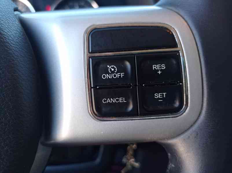 Jeep Compass 2.2 CRD/4x4/Výhřev/Navi/1Maj - foto 25