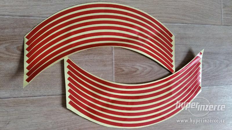 Reflexní samolepící pásky na kola - červená - foto 1