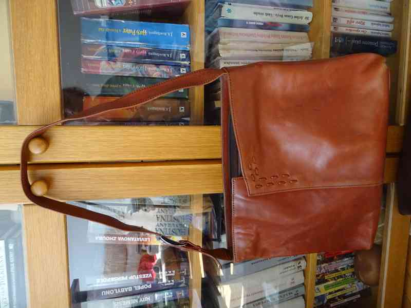 Kožená dámská kabelka přes rameno, elegantní  - foto 5