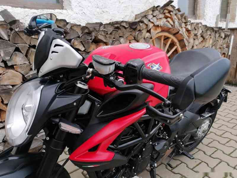 MV Agusta Dragster 800 ROSSO - foto 16