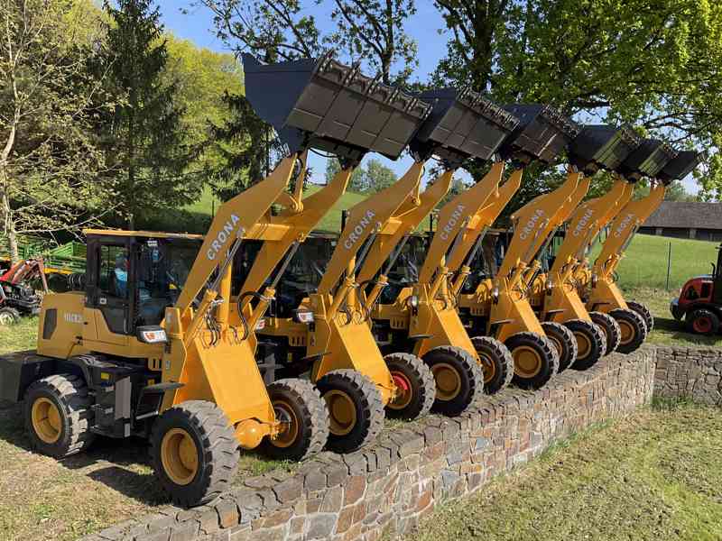 Kloubový nakladač CR20 CRONA, 5500 kg, AKCE!! - foto 3
